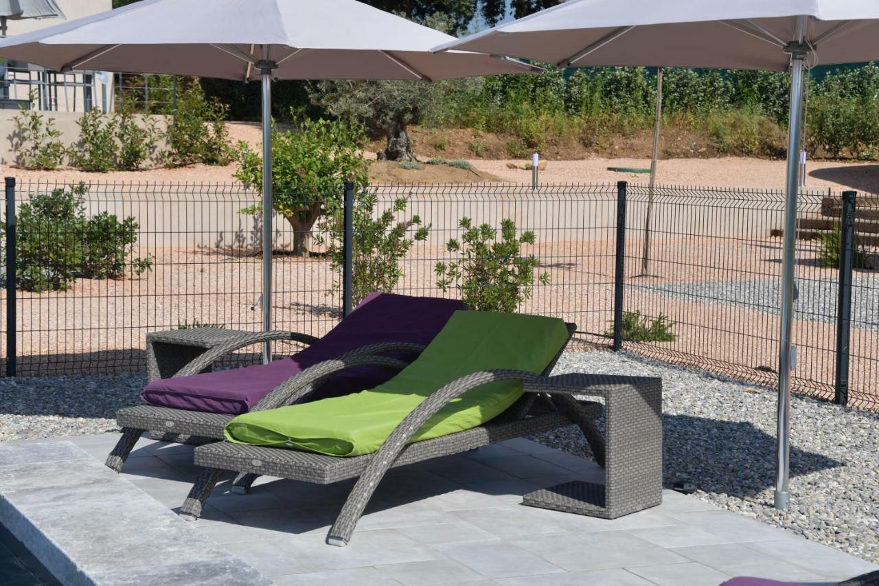 Sous Les Pins gîtes et chambres d'hôtes La Londe-les-Maures Exterior foto